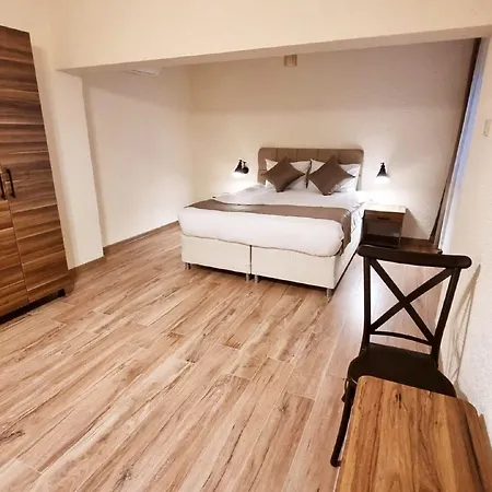 La Pearl Hotel