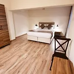 La Pearl Hotel