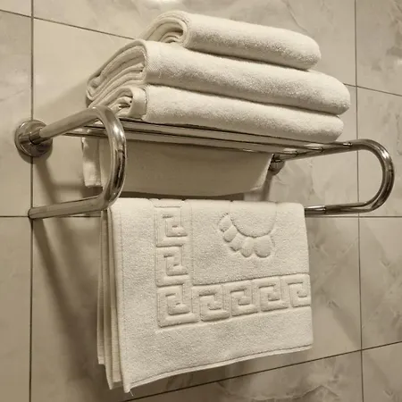 La Pearl Hotel