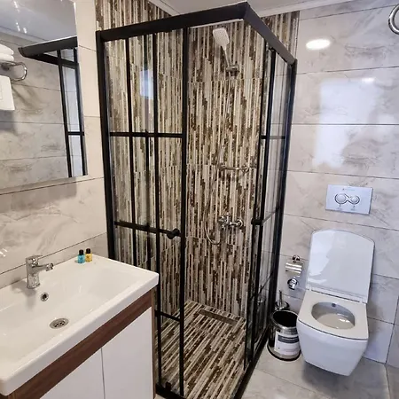 La Pearl Hotel