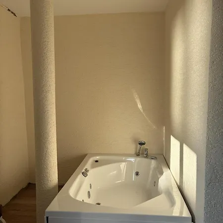 La Pearl Hotel