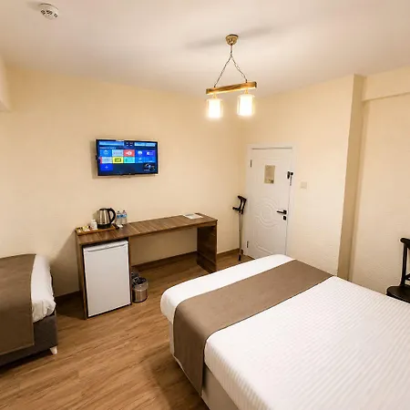 La Pearl Hotel