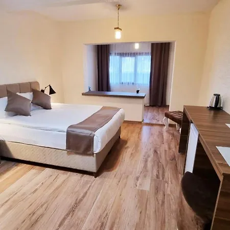 La Pearl Otel *
